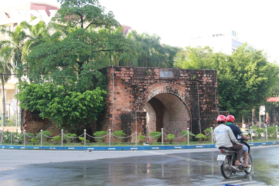 Cổng thành còn lại của di tích thành nhà Mạc Tuyên Quang