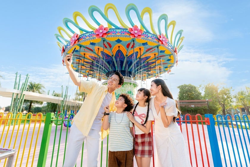 Indulge in a world of entertainment, shopping, and dining at Grand Park