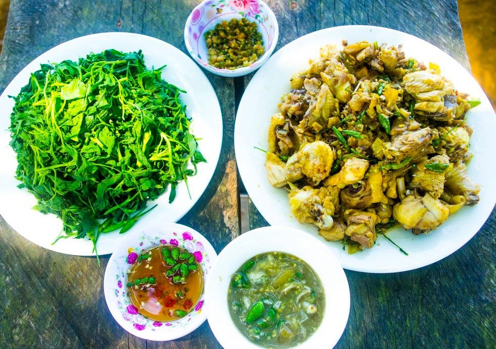 Đặc sản gà kho mắm thơm