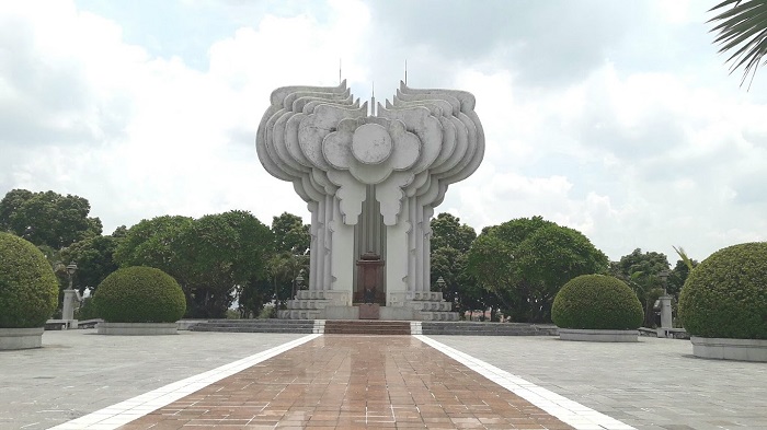 Đài tưởng niệm Tuyên Quang