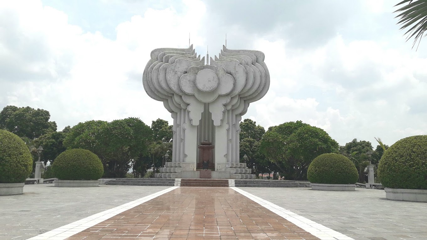 đài tưởng niệm tỉnh Tuyên Quang