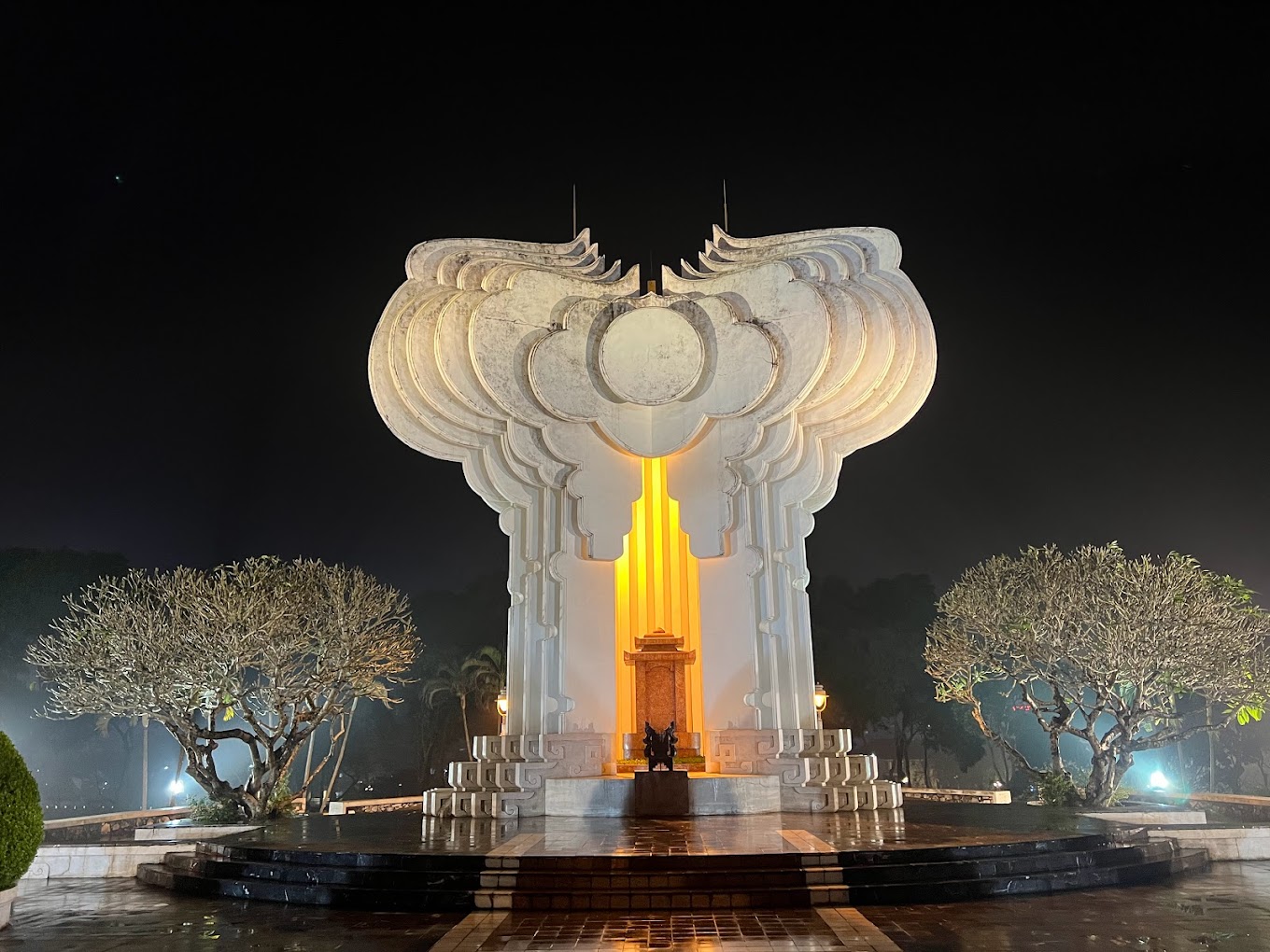 Đài tưởng niệm Tuyên Quang