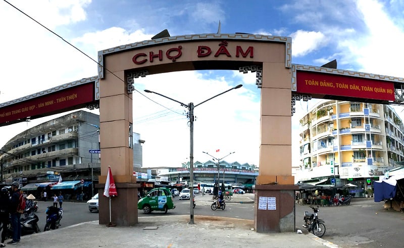 Dam market