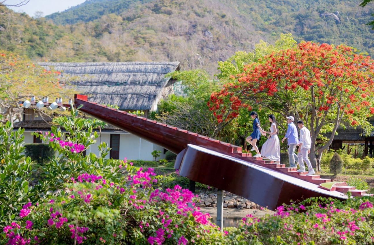 Đàn guitar khổng lồ