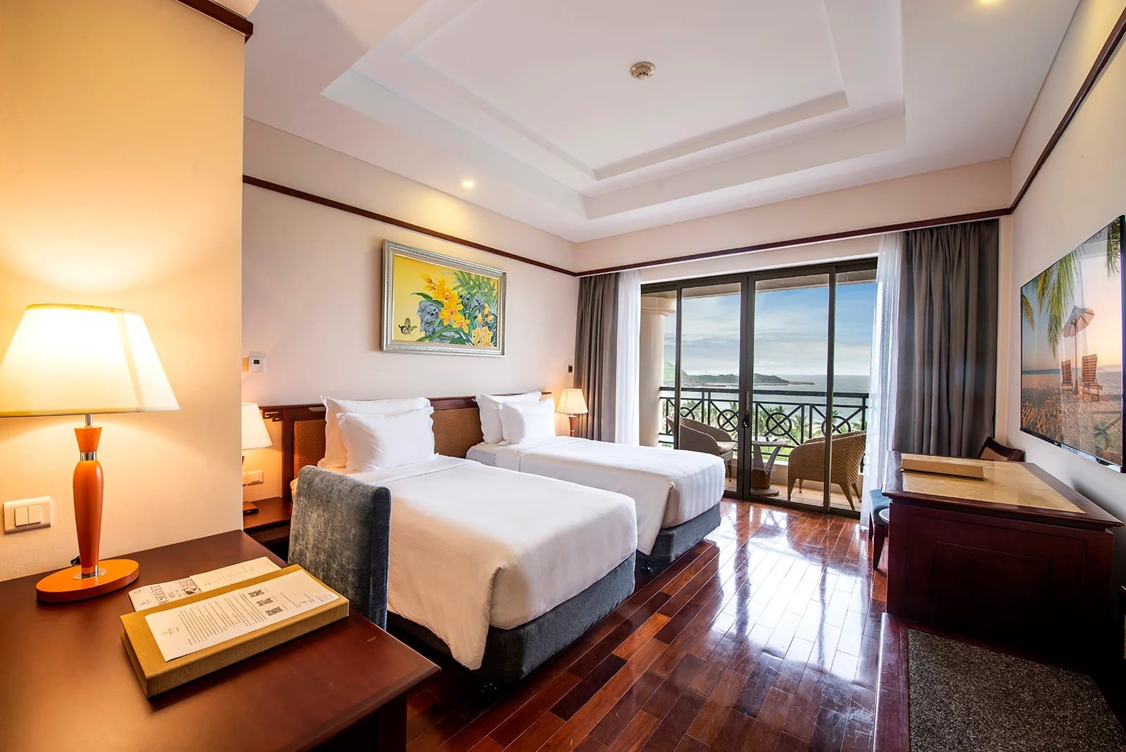 Hạng phòng deluxe hướng biển ở Vinpearl Resort Nha Trang