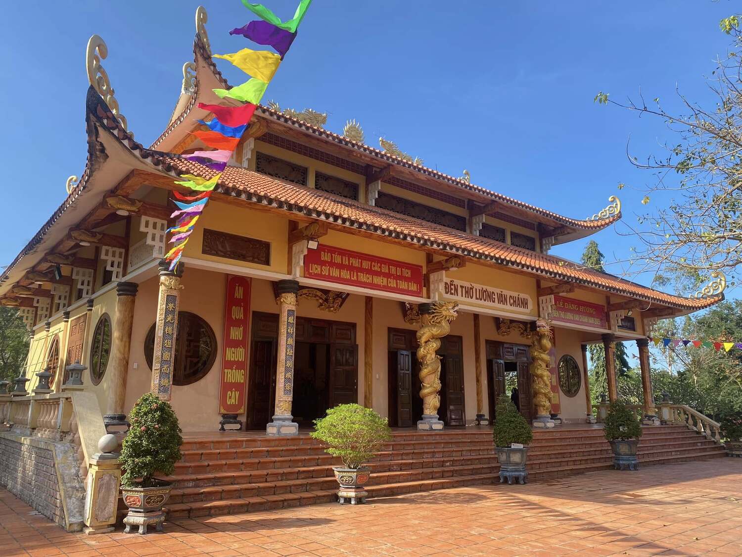 Đền thờ Lương Văn Chánh