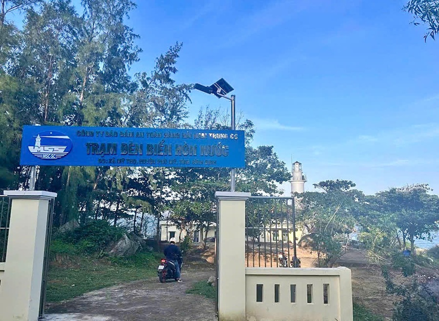 di chuyển đến hải đăng Hòn Nước