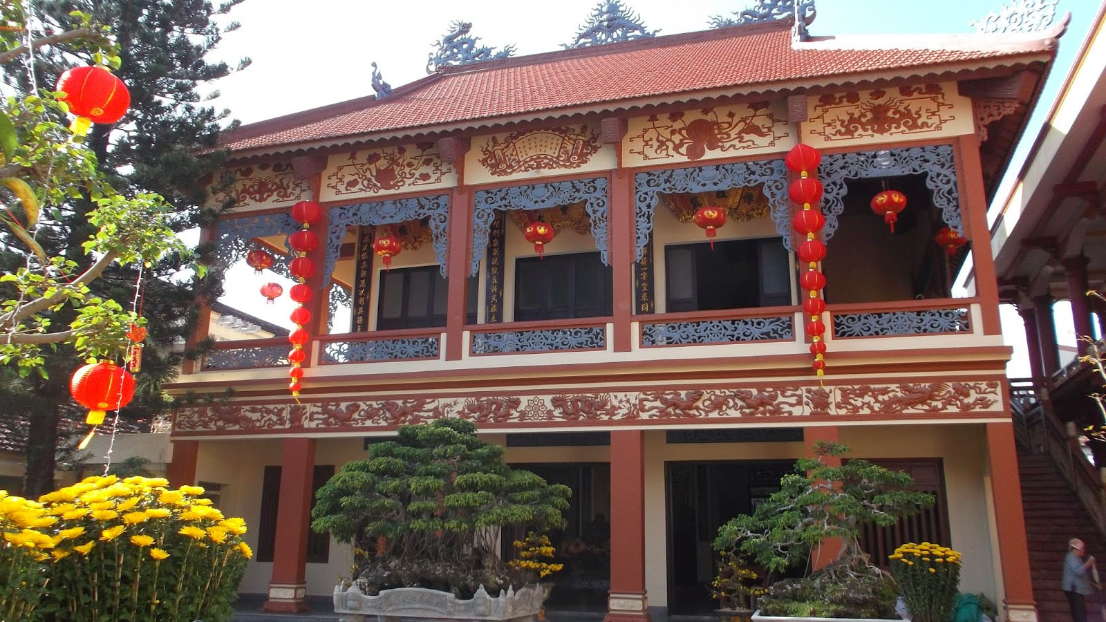 Điện thờ chùa Long Khánh Tự