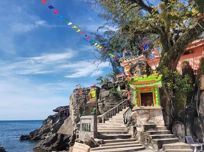 Dinh Cậu Phú Quốc - Địa điểm du lịch tâm linh trăm năm tuổi