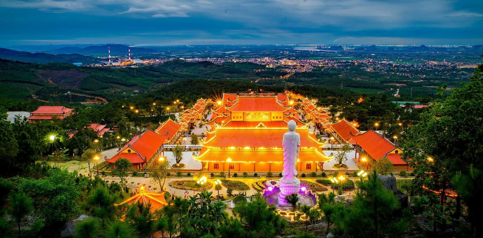 Du lịch chùa Ba Vàng - ngôi chùa linh thiêng, bề thế ở Quảng Ninh