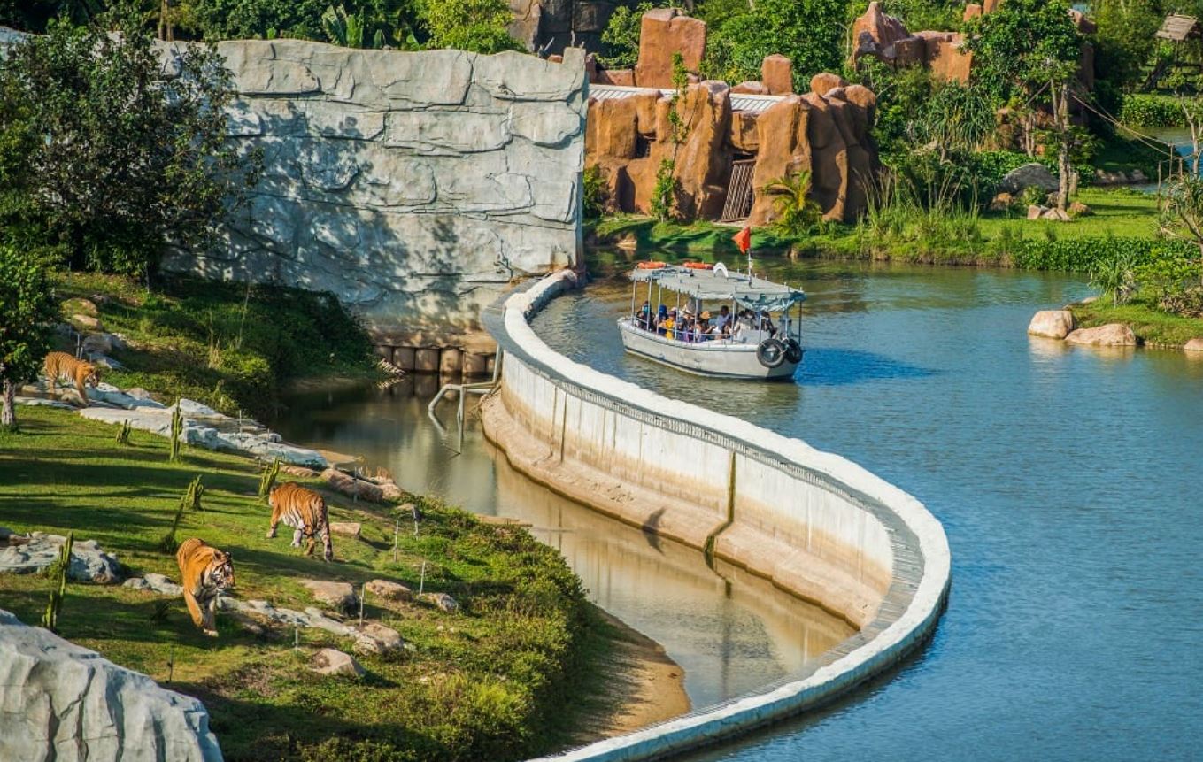 Du ngoạn thăm thú trên sông tại River Safari