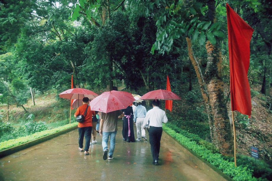 Đường đi lán Nà Nưa