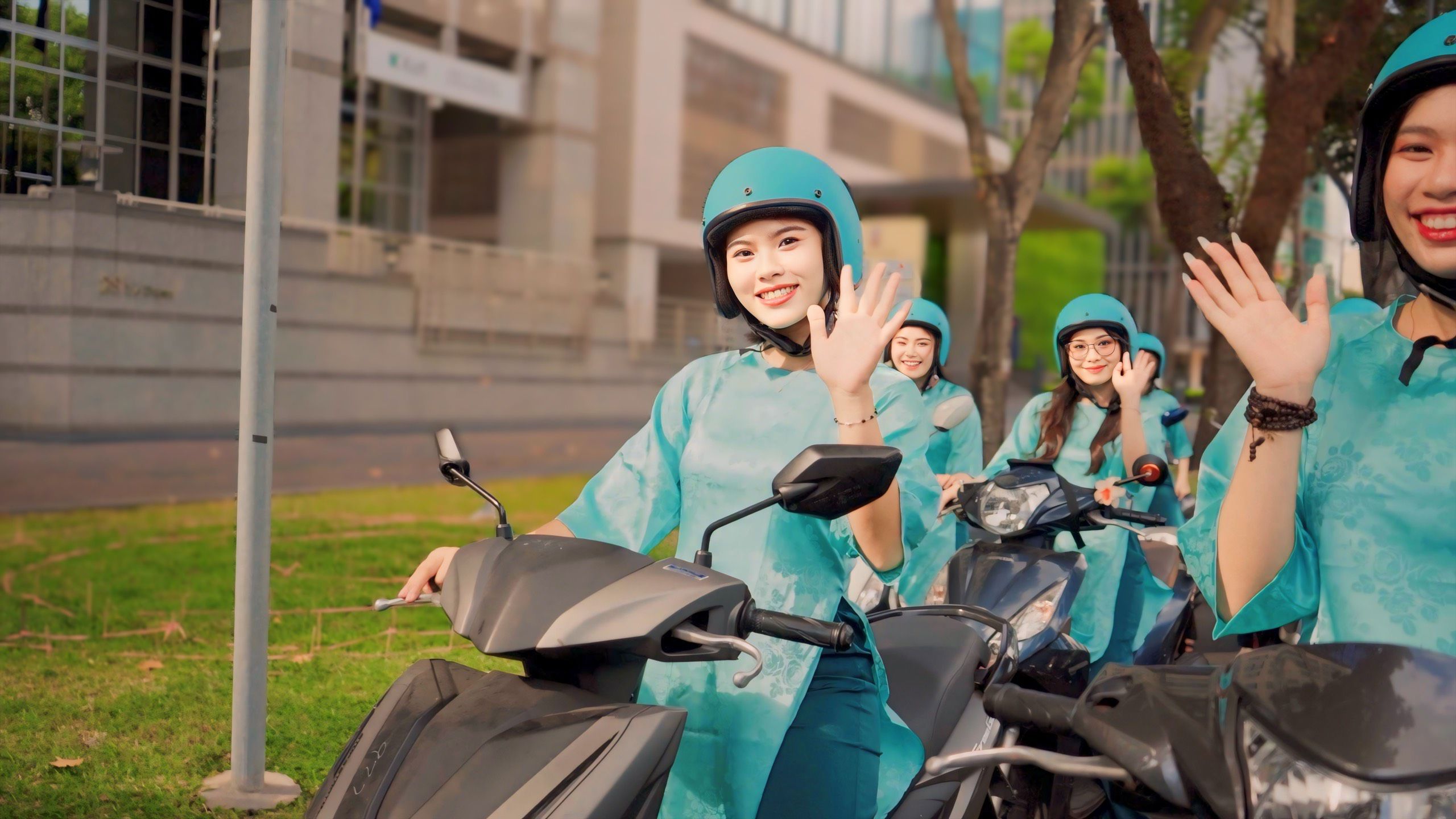 food tour Saigon with ao dai riders