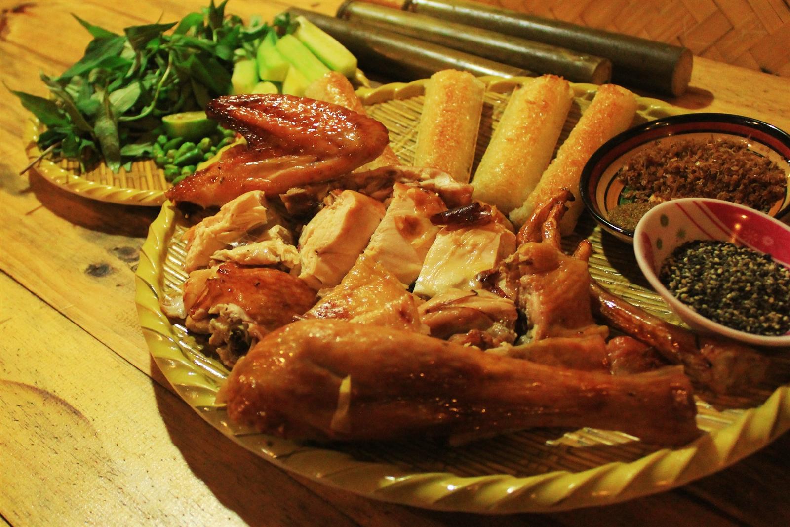 Đặc sản gà nướng cơm lam