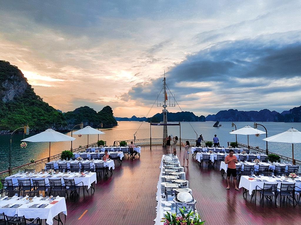 gala dinner kết hợp du lịch trên du thuyền