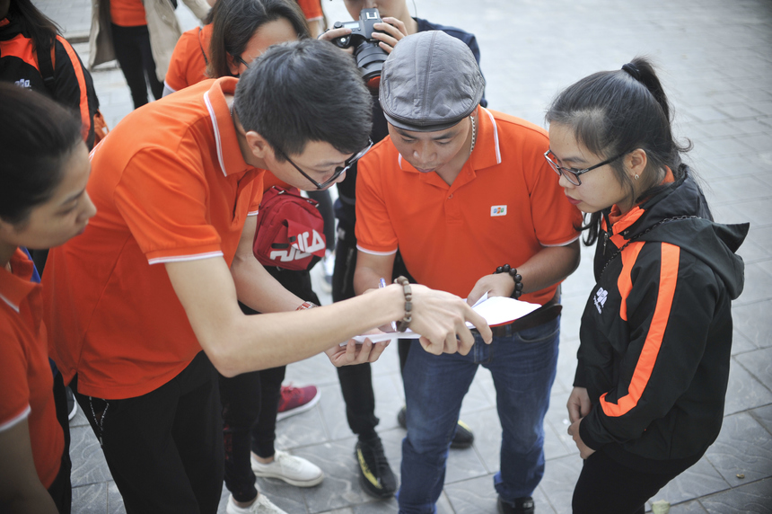 Game team building trong nhà giải mật thư