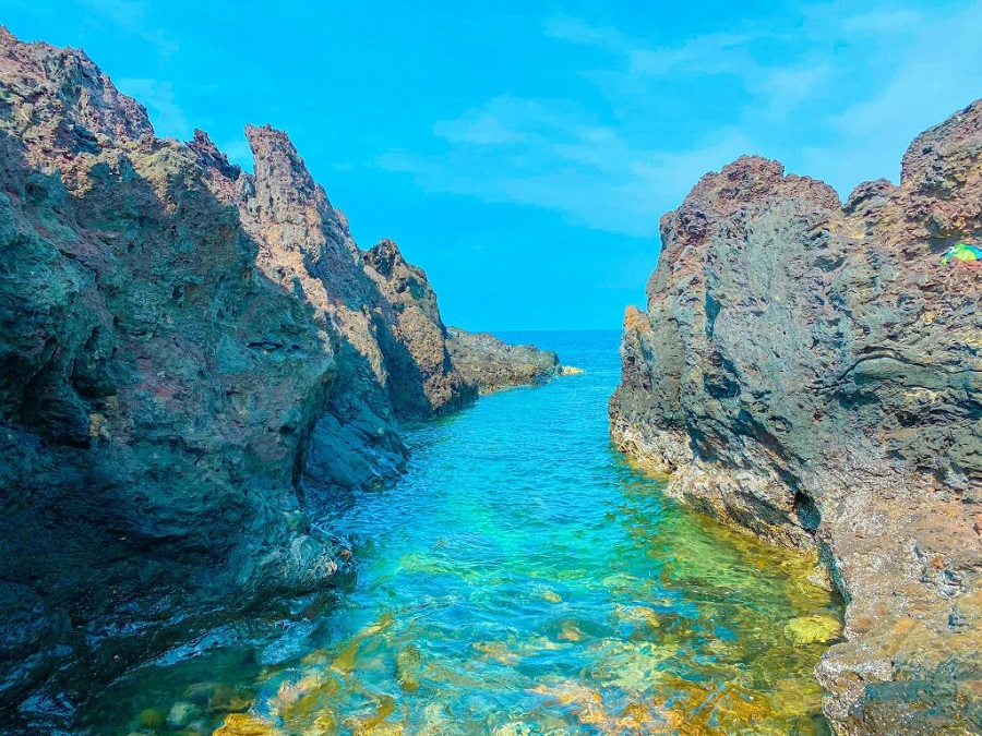 Gành Hang đảo Phú Quý