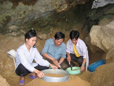 Hang Phia Vài