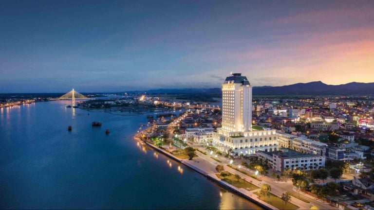 Vinpearl Hotel Quảng Bình - khách sạn đẳng cấp 5 sao bên dòng sông Nhật Lệ