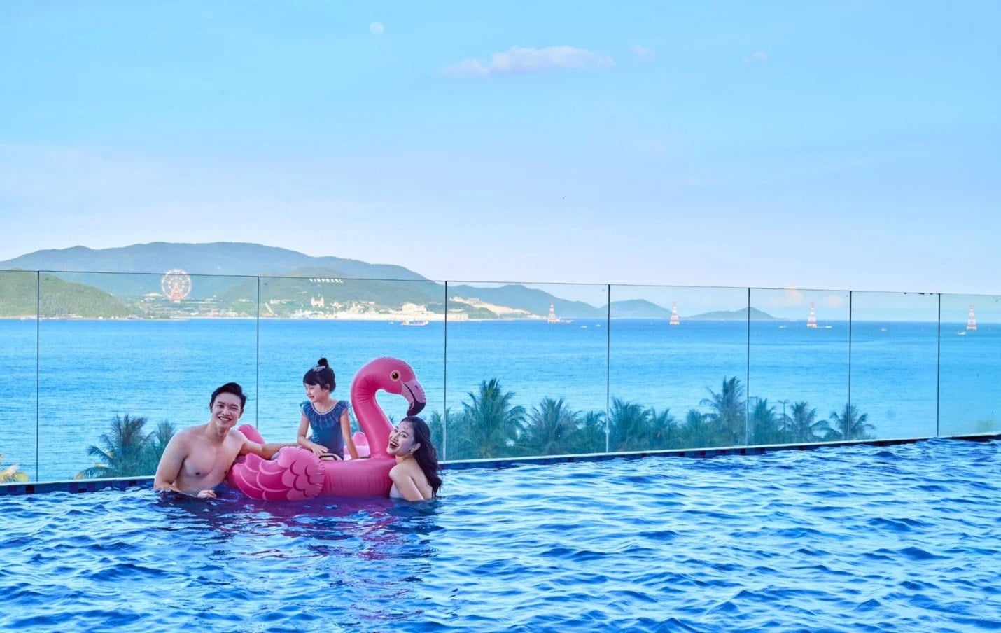 Hồ bơi ngoài trời Vinpearl Nha Trang