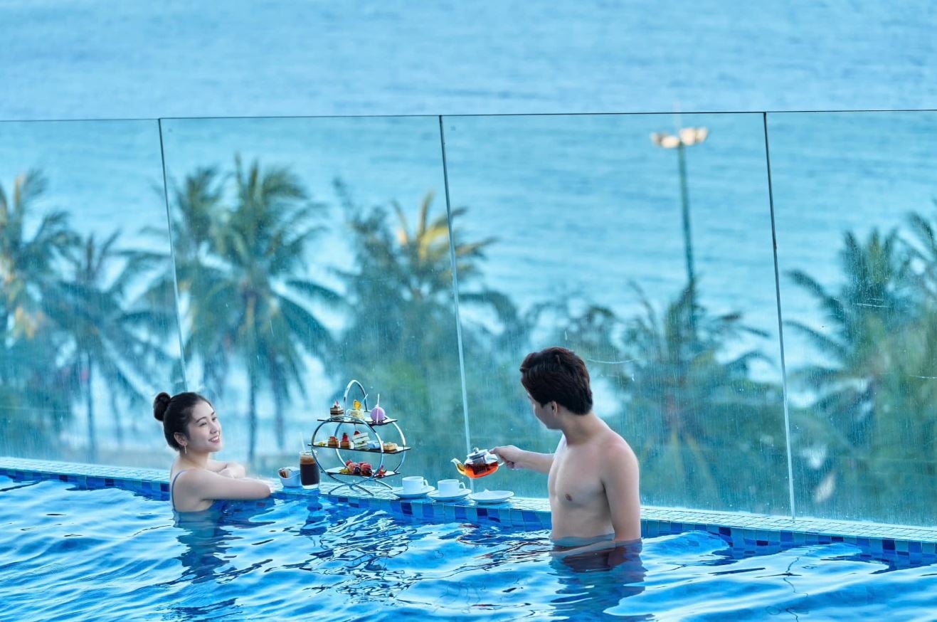 Bể bơi vô cực ngoài trời view đẹp