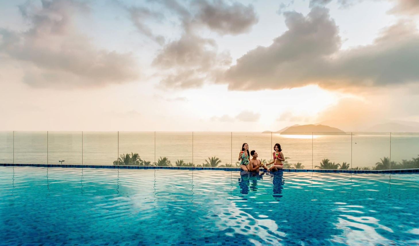 Hồ bơi vô cực thoáng đãng view đẹp