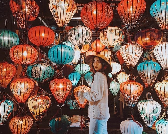 Hoi An night market: A must-visit place for ALL tourists