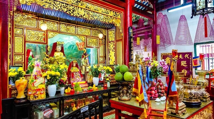 Hội quán được xây dựng từ thế kỷ 16, tọa lạc tại số 46 Trần Phú, Hội An.