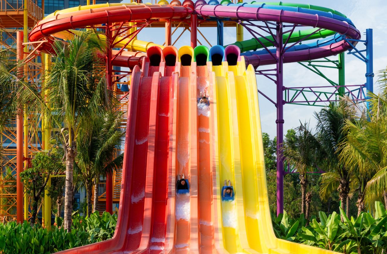 Đường trượt nước đầy phấn khích tại Grand Park