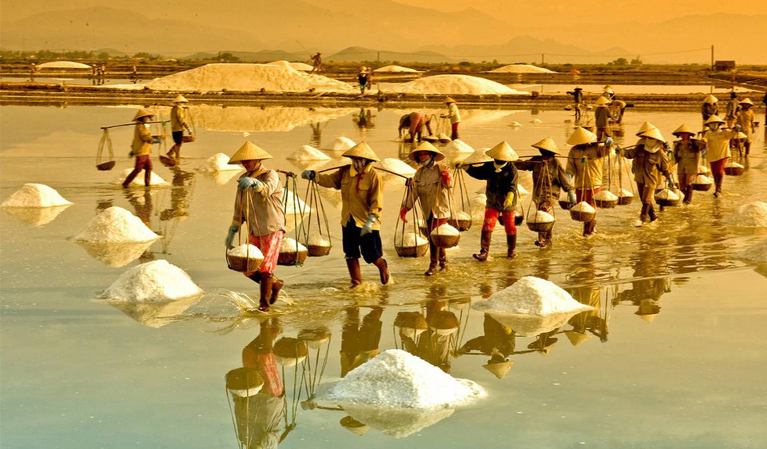 Khám phá đồng muối Sa Huỳnh