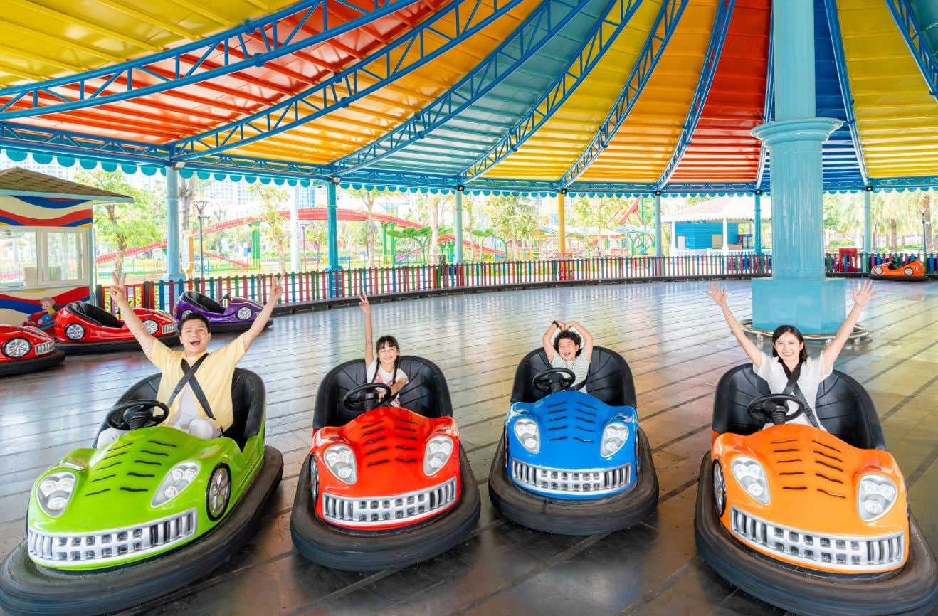 Trò chơi xe điện đụng công viên Grand Park