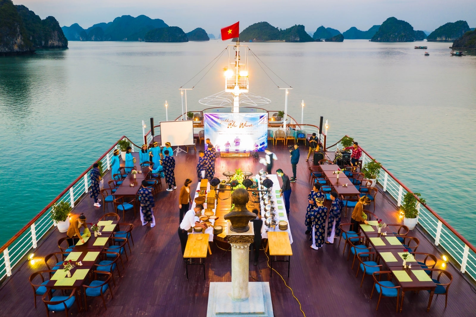 kịch bản MC gala dinner du lịch