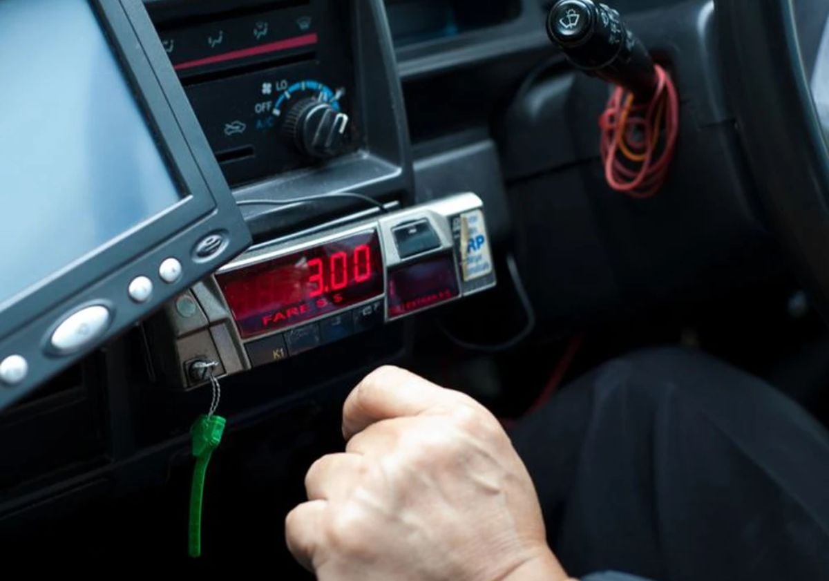 Kiểm tra giá, số cây khi đi taxi