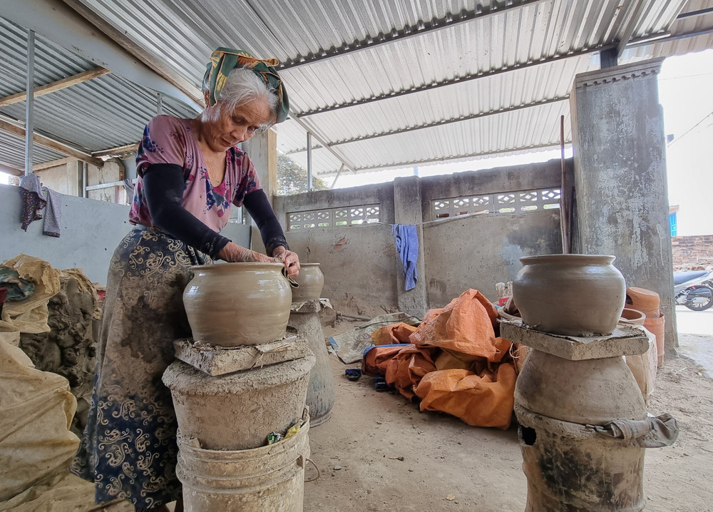kỹ thuật nặn gốm ở làng Bàu Trúc
