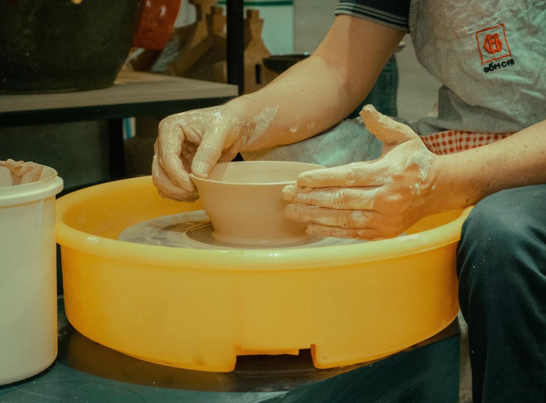 Tự tay làm gốm tại Gốm Chi