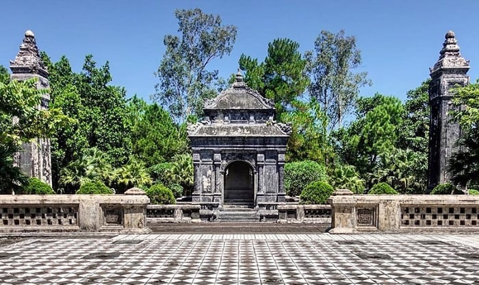 Ngôi mộ của Dong Khan