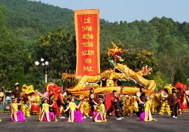 Lễ hội đền vua Mai Nghệ An