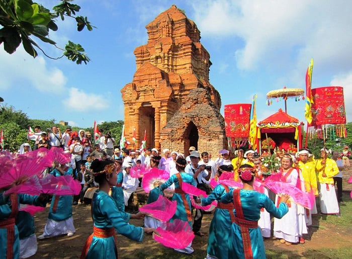 Lễ hội Tháp Bà Ponagar