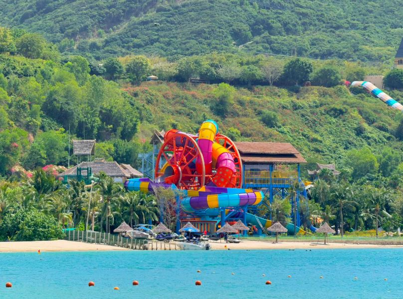 Đường trượt nước Lốc Xoáy Liên Hoàn top 5 thế giới