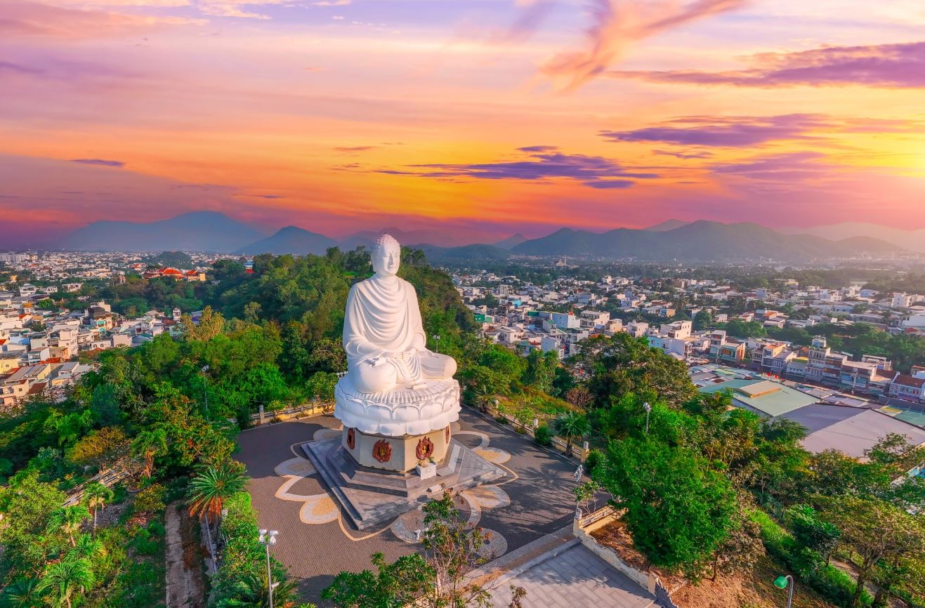 Mong ước được gặp nhiều may mắn và bình an trong chuyến viếng thăm thanh tịnh tại chùa Long Sơn.