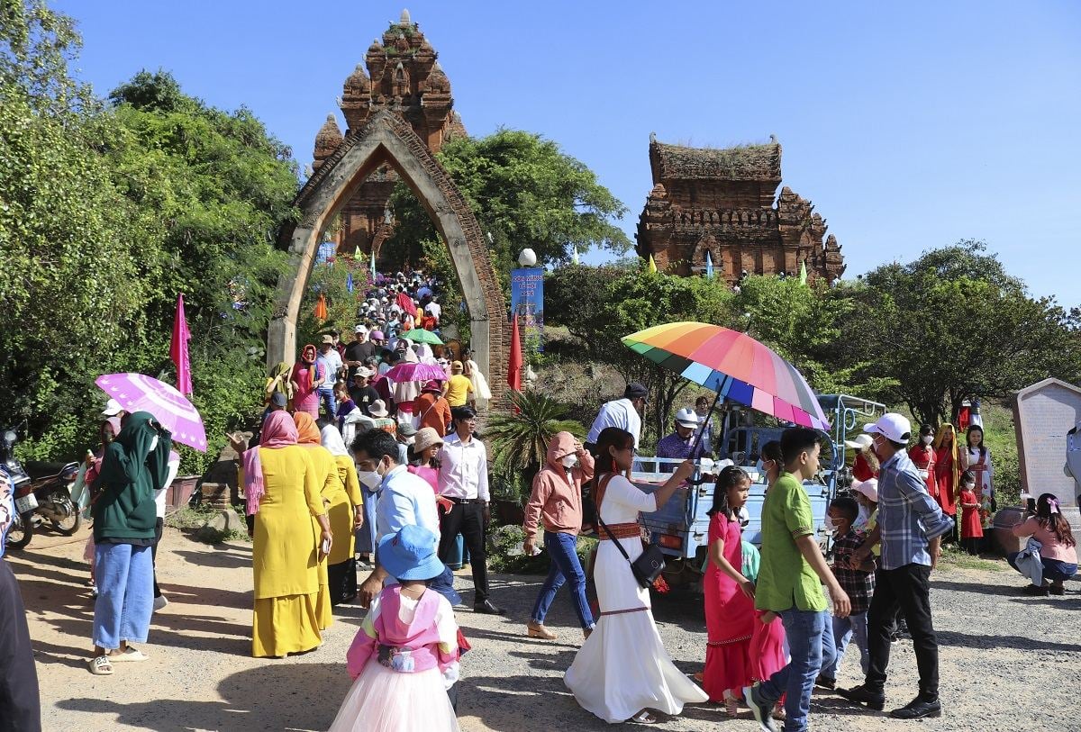 Tham gia lễ hội Katê Ninh Thuận