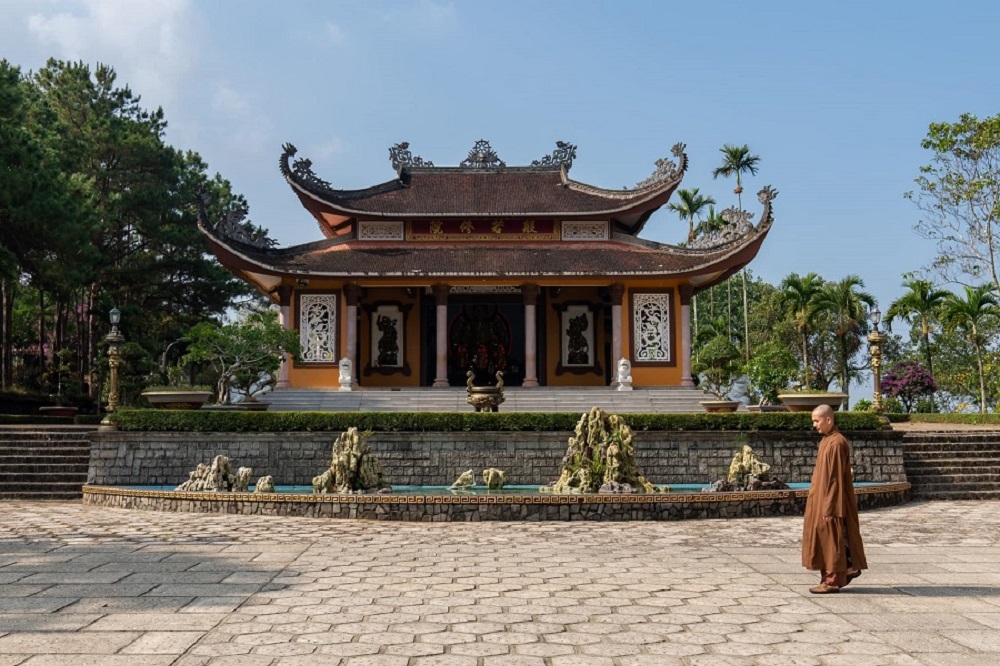 ghé thăm tu viện Bát Nhã