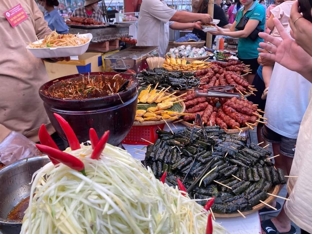 Món ngon phố đi bộ Tuyên Quang