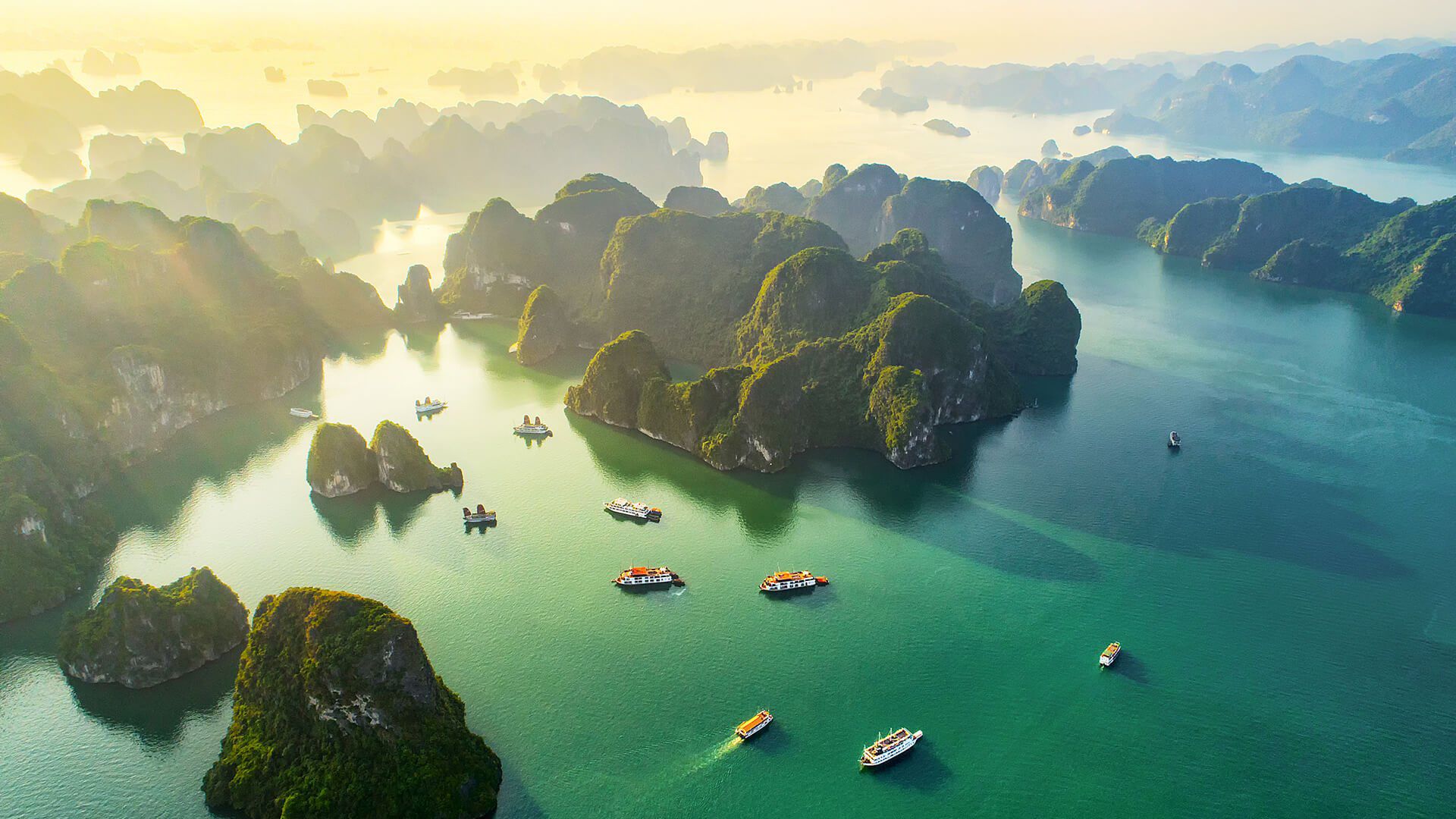 natural landscapes in Ha Long in winter