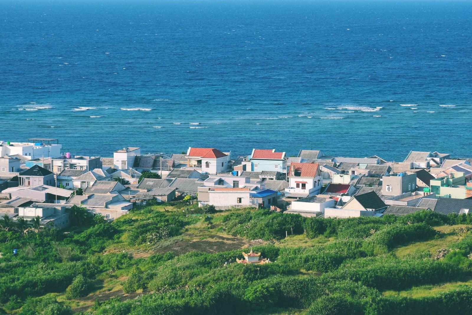 Ngắm toàn cảnh Phú Quý từ ngọn hải đăng
