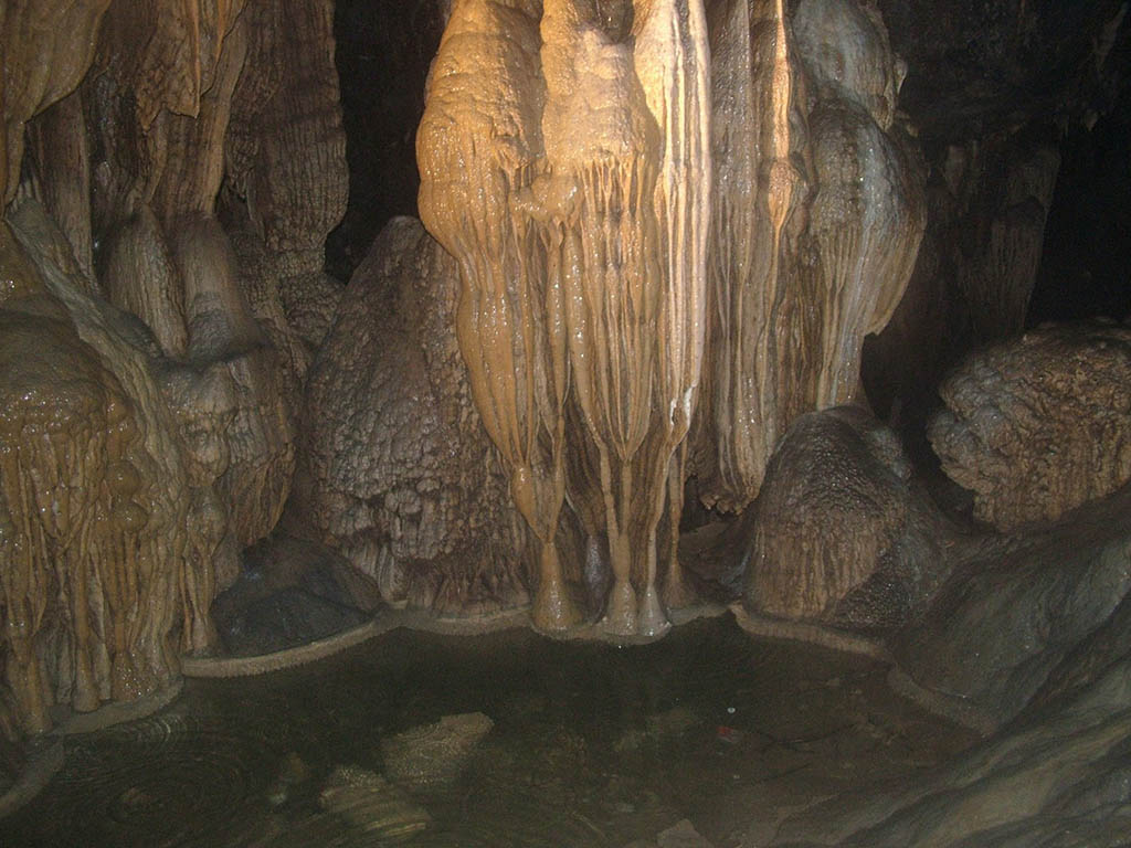 Nhũ đá động Song Long
