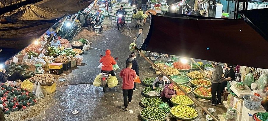Night market Hanoi