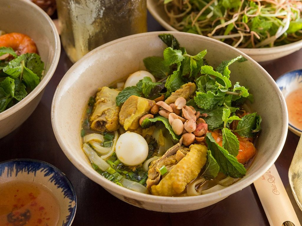 Mì Quảng là món ngon Đà Nẵng không thể bỏ lỡ (Pinterest)