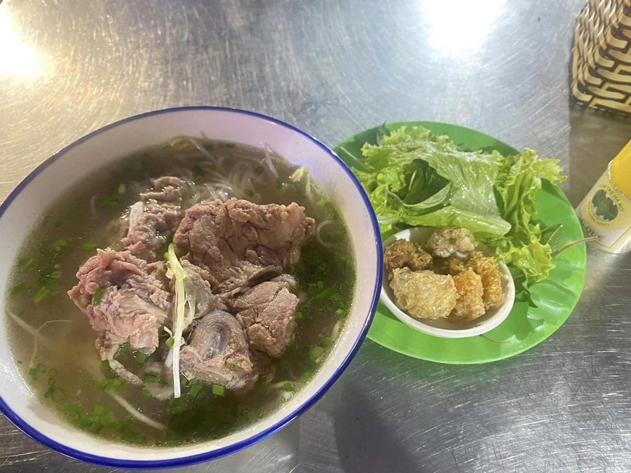 Phở xương heo quán Phở Hoa