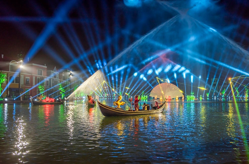 Sắc màu Venice với mức là show diễn trên mặt nước được đầu tư lớn nhất Việt Nam.